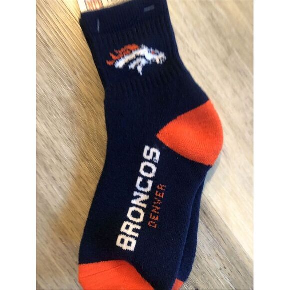 NFL Denver Broncos Reebok Team Logo Adult Crew Socks MD MEN 5-10 W6-11. - Picture 2 of 12